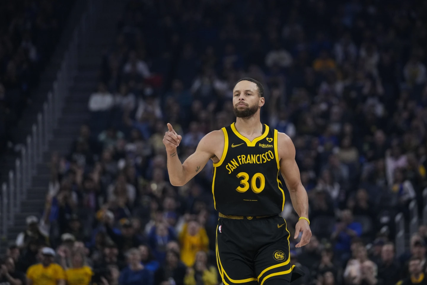 Stephen Curry Writes History Again, Reaches 300 3-Pointers